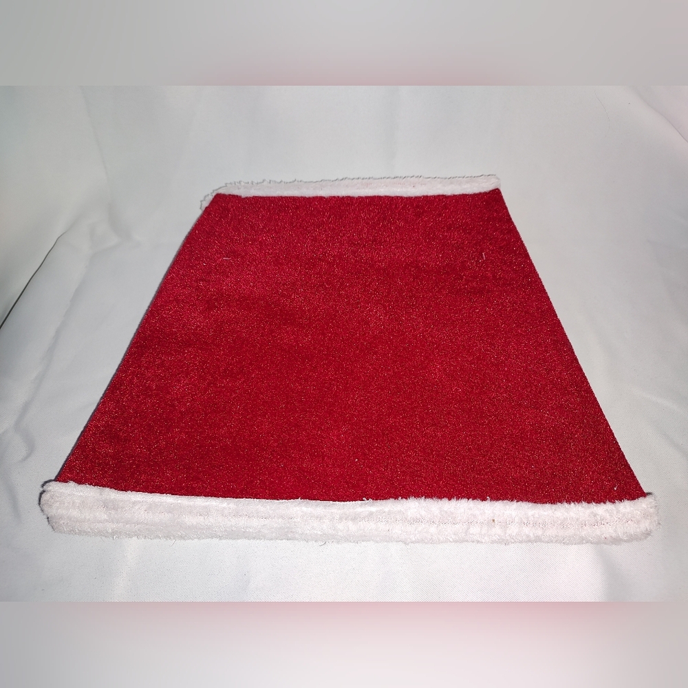 NWOT 26 inch Red and White Tree Collar Christmas Holiday Seasonal Decorative